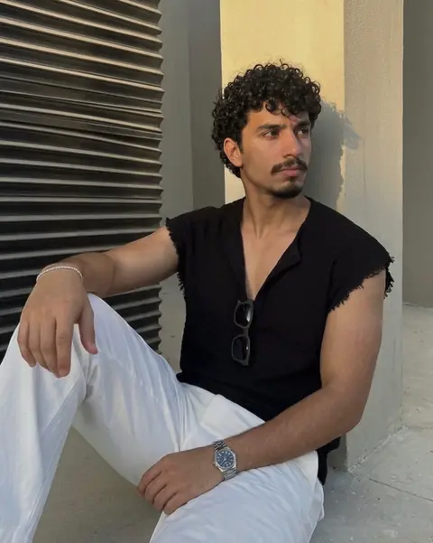 Tejida de flecos negro